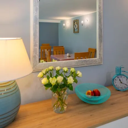 Проживання в сім'ї Mira