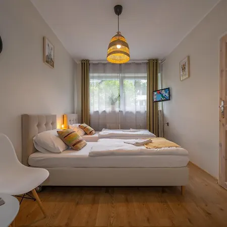 Mira Проживание в семье